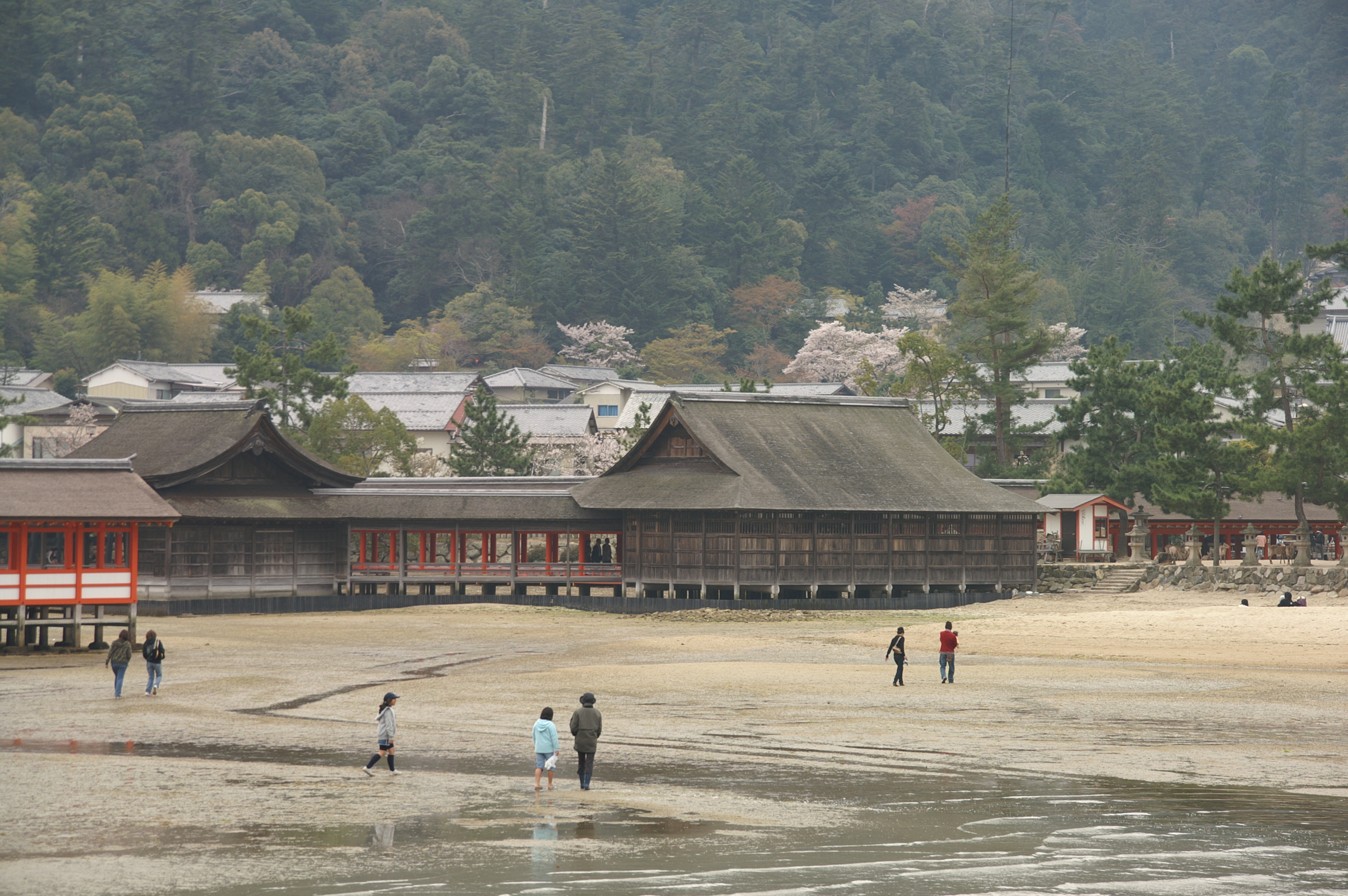 52-Insel-Miyajima-Itsukushima-Shrine 52-Insel-Miyajima-Itsukushima-Shrine.jpg