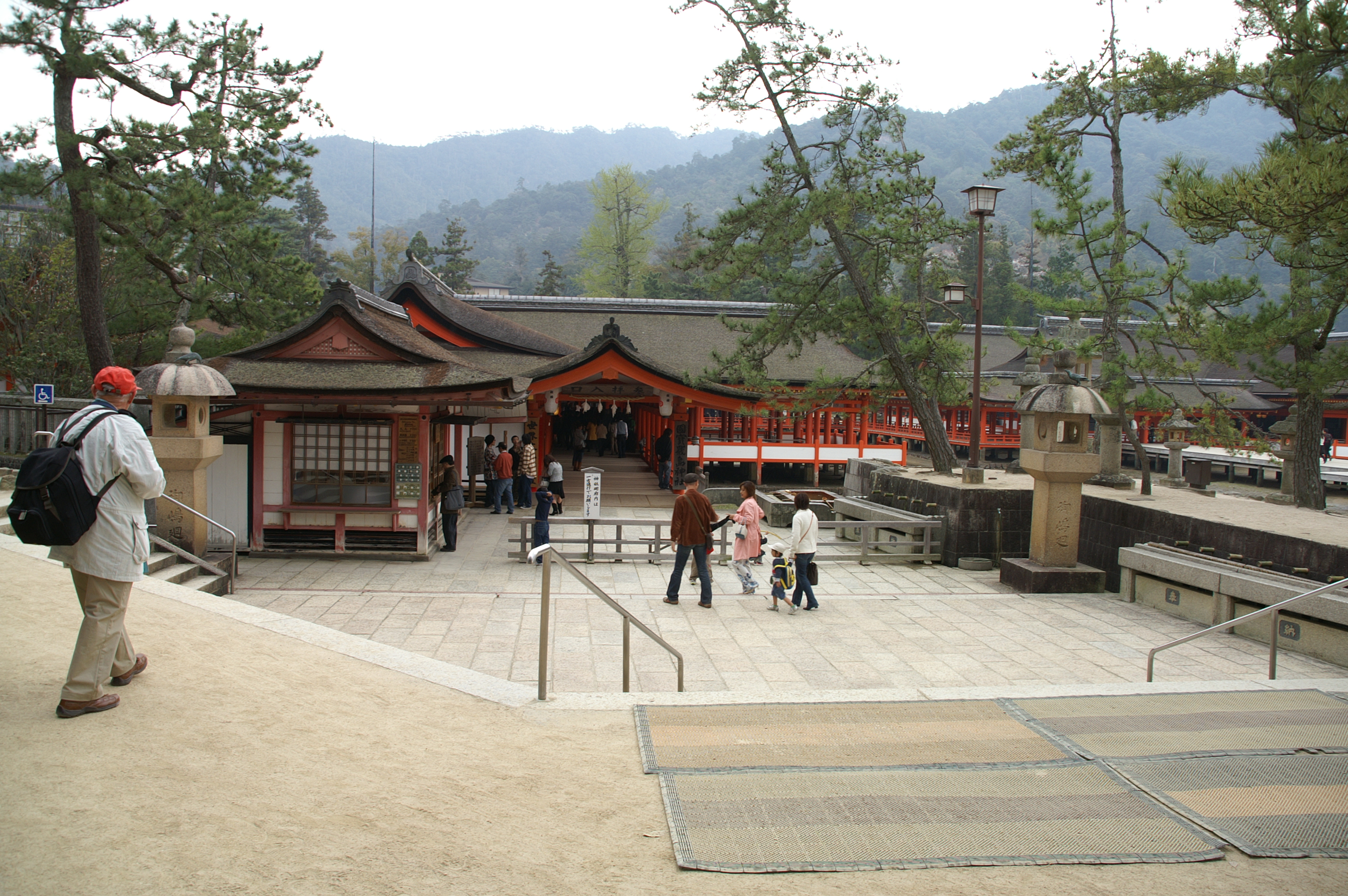 54-Insel-Miyajima-Itsukushima-Shrine 54-Insel-Miyajima-Itsukushima-Shrine.jpg