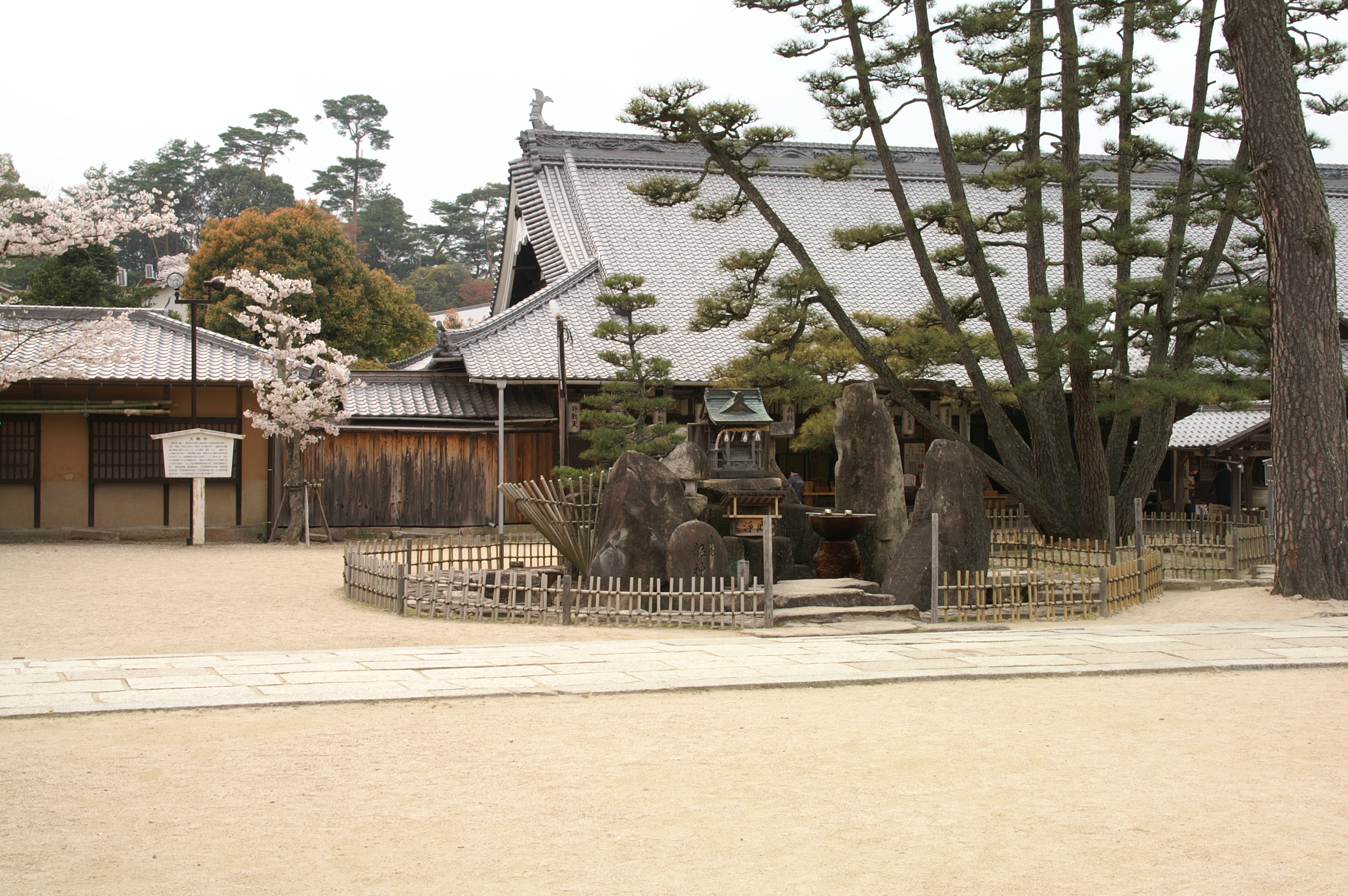 72-Insel-Miyajima-Itsukushima-Shrine 72-Insel-Miyajima-Itsukushima-Shrine.jpg